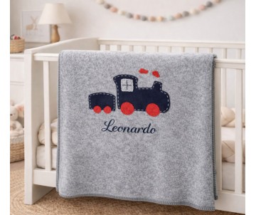 copertina neonato personalizzata con trenino blu e nome ricamato idea regalo nascita
