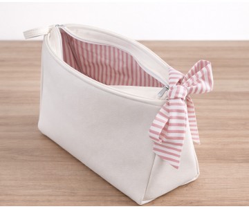 Beauty case con fiocco in ecopelle bianca Beauty case da viaggio personalizzabile