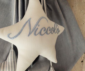Fiocco nascita bimbo personalizzato con nome ricamato